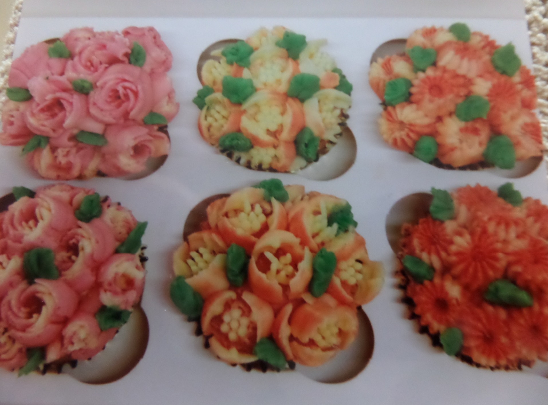mothers day cupcakes with piped flowers