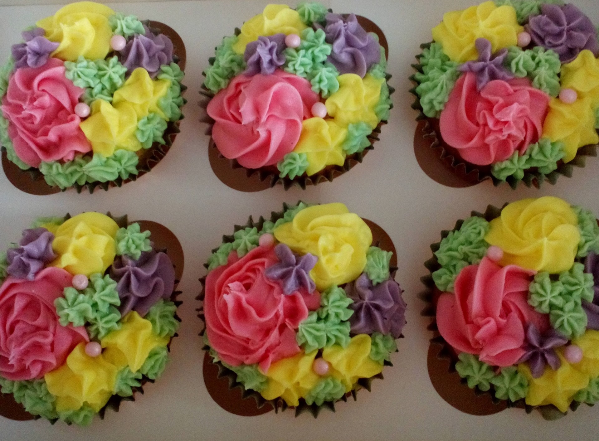spring coloured mothers day cupcakes