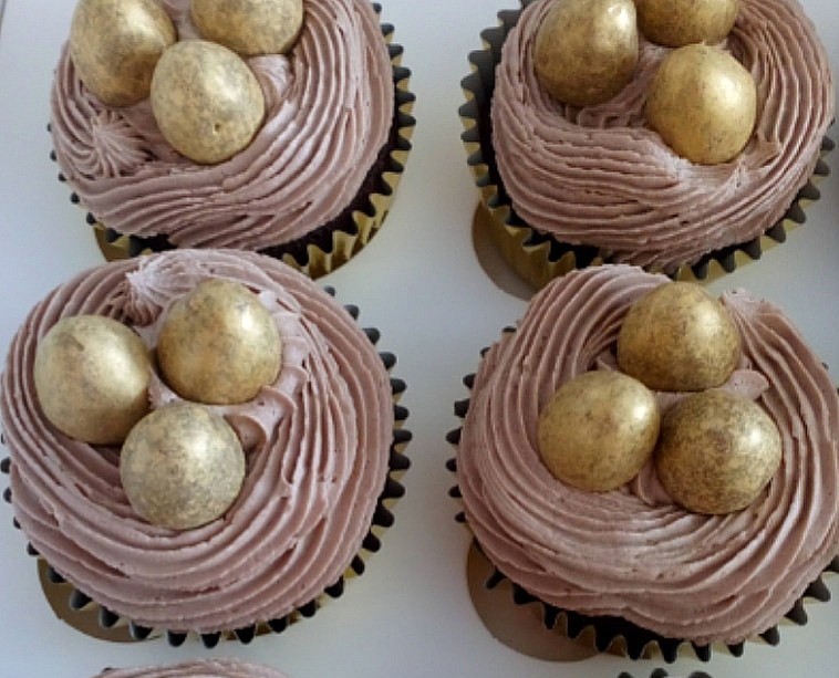 Nest of golden easter eggs cupcakes