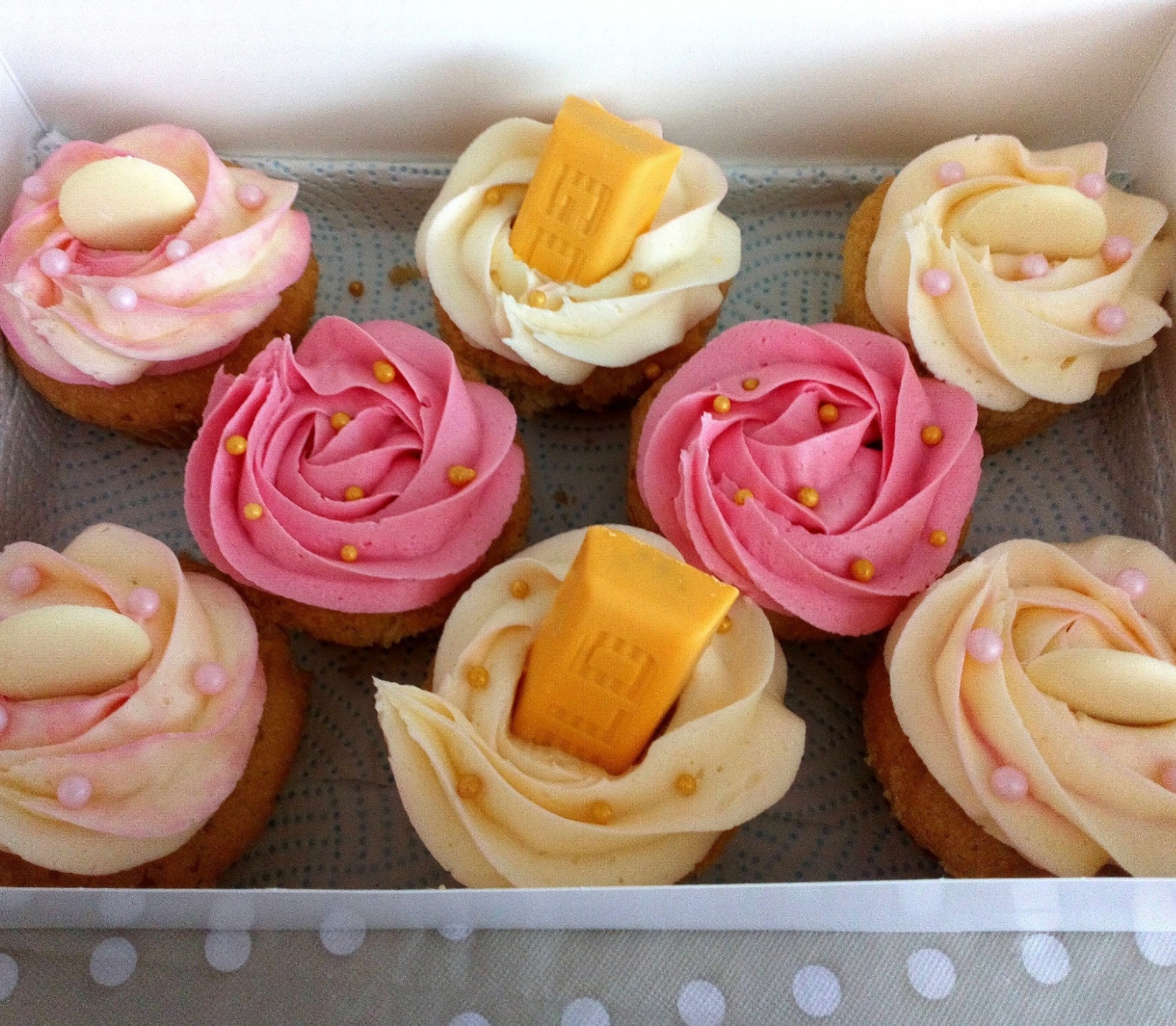 pink and white swirl cupcakes