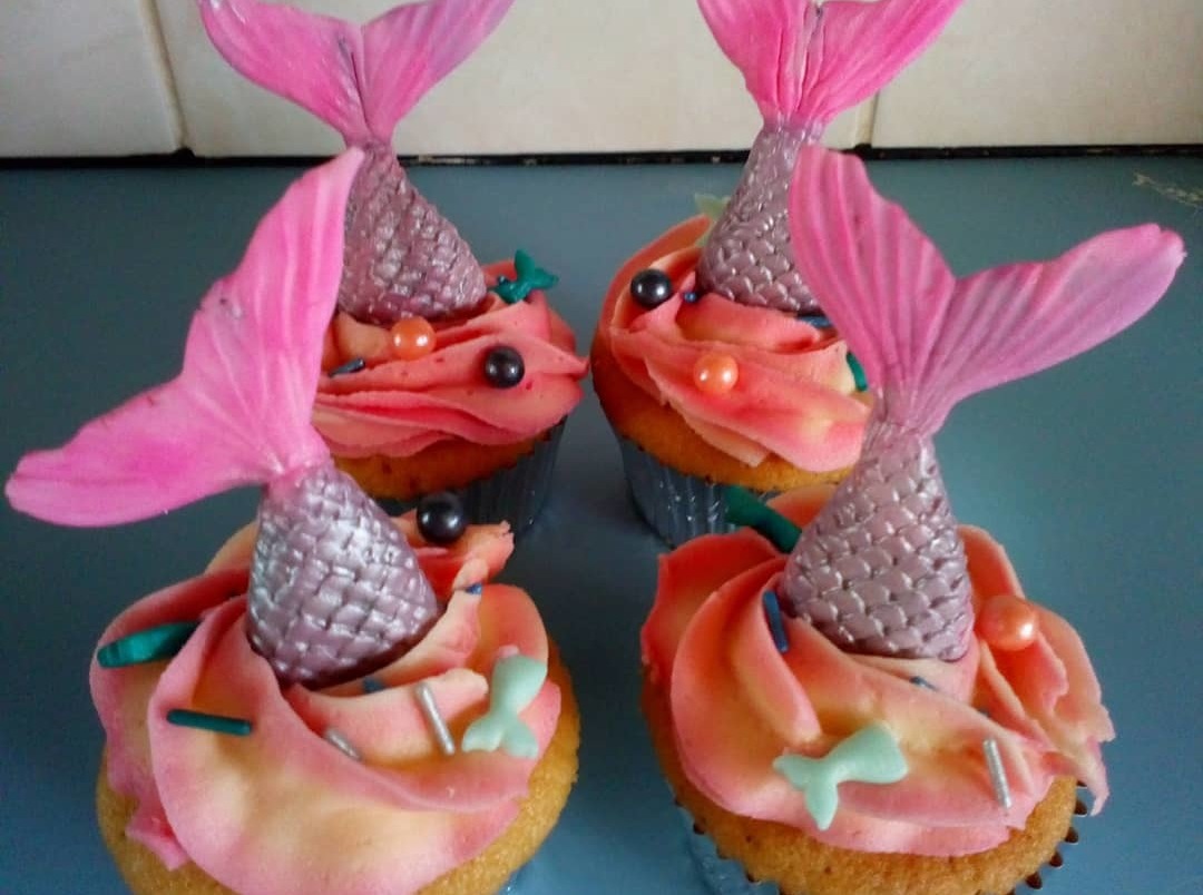 pretty mermaid tail cupcakes