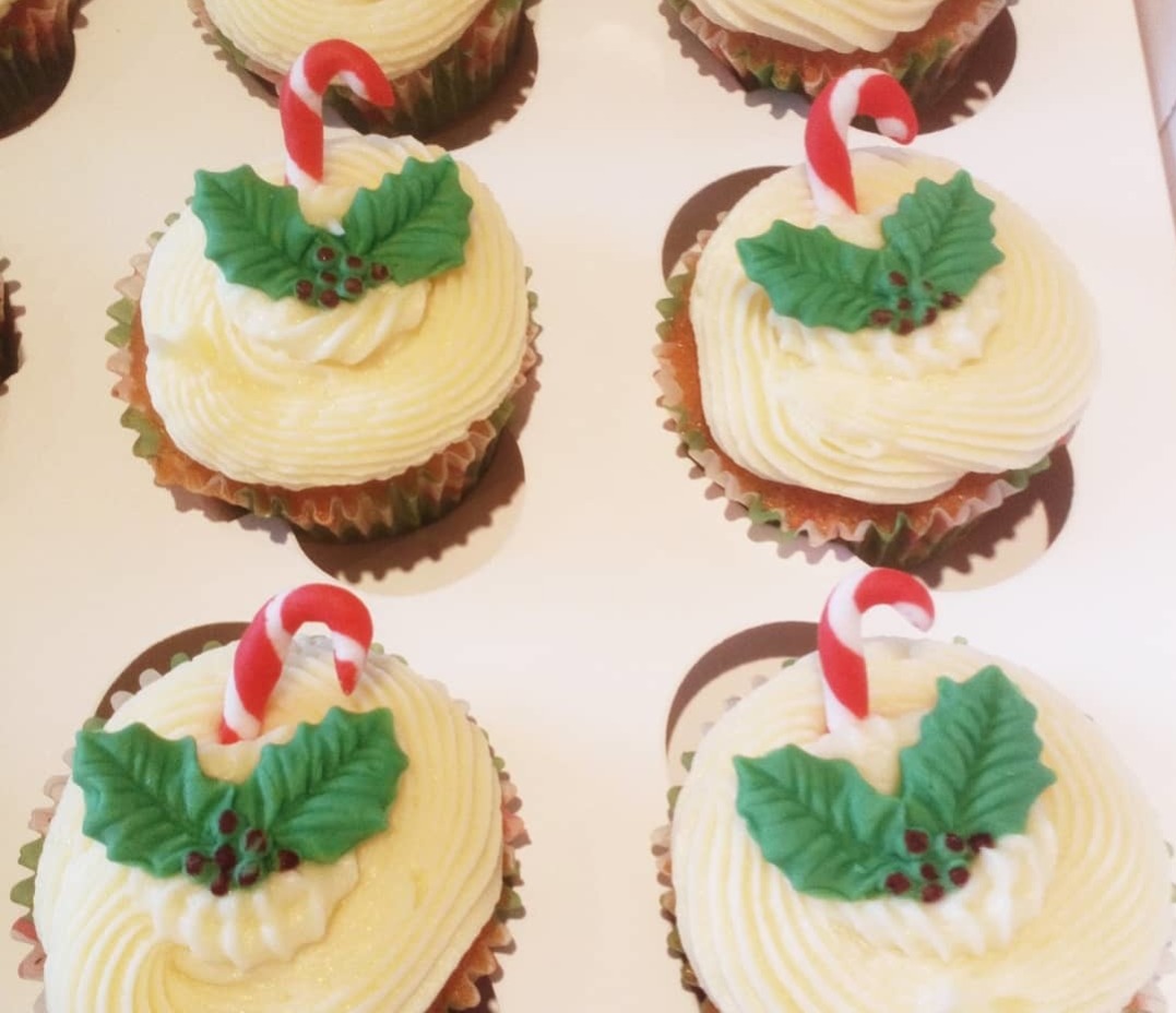 holly/candy cane themed cupcakes