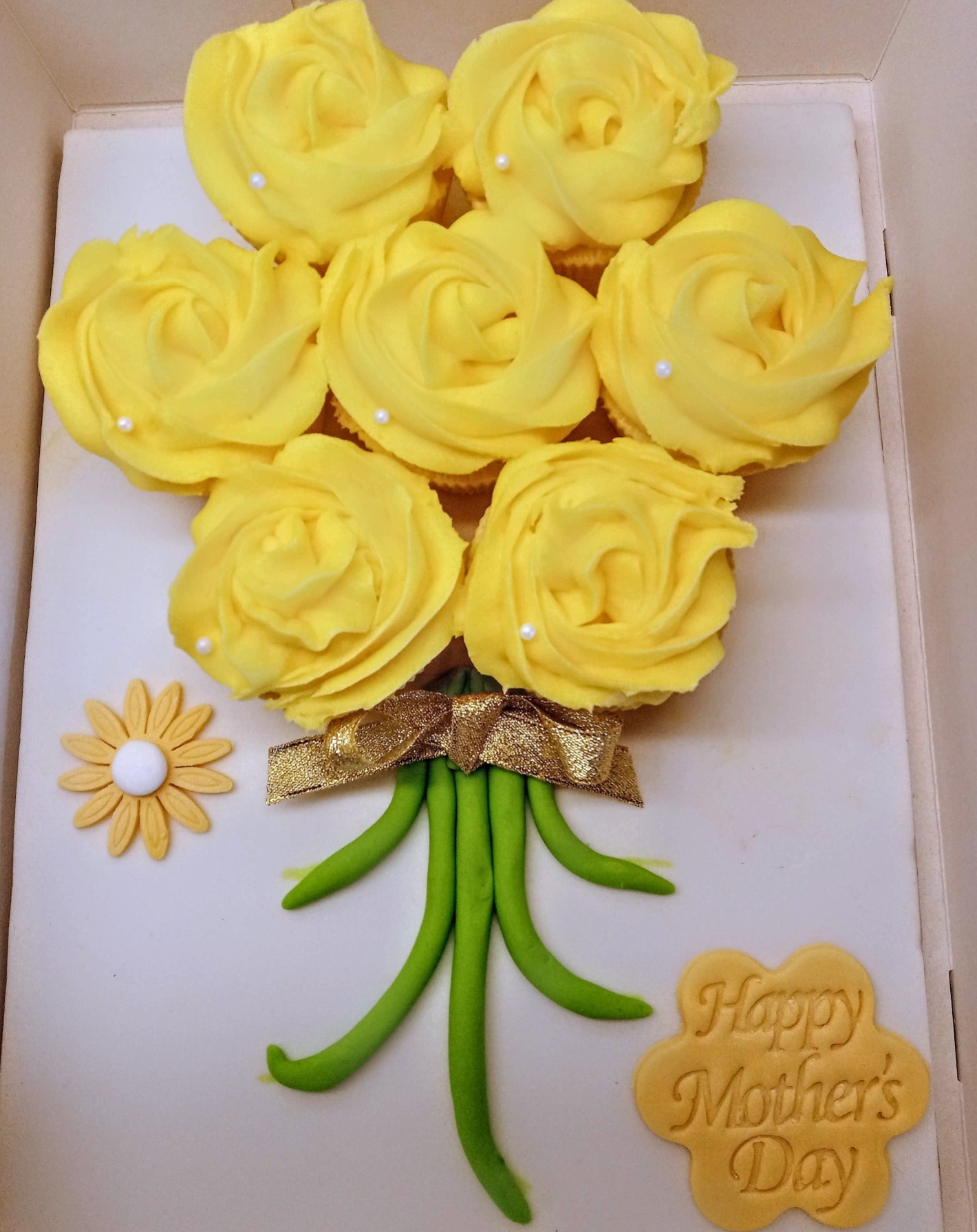 Mothers day cupcake bouquet - in yellow or pink design