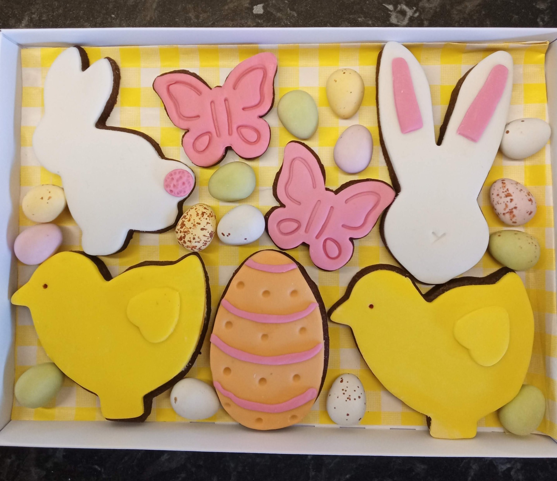 Easter bunnies and chicks cookie box