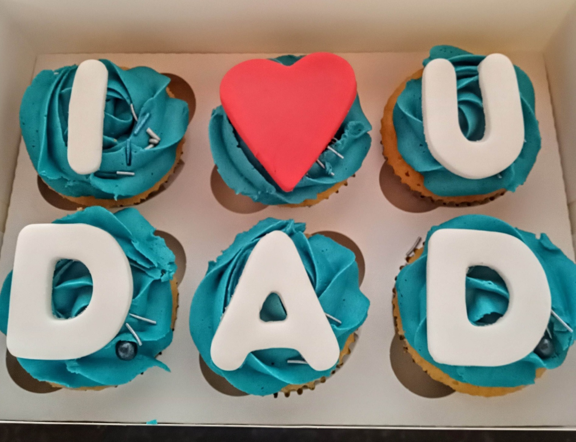 "I love you dad" cupcakes