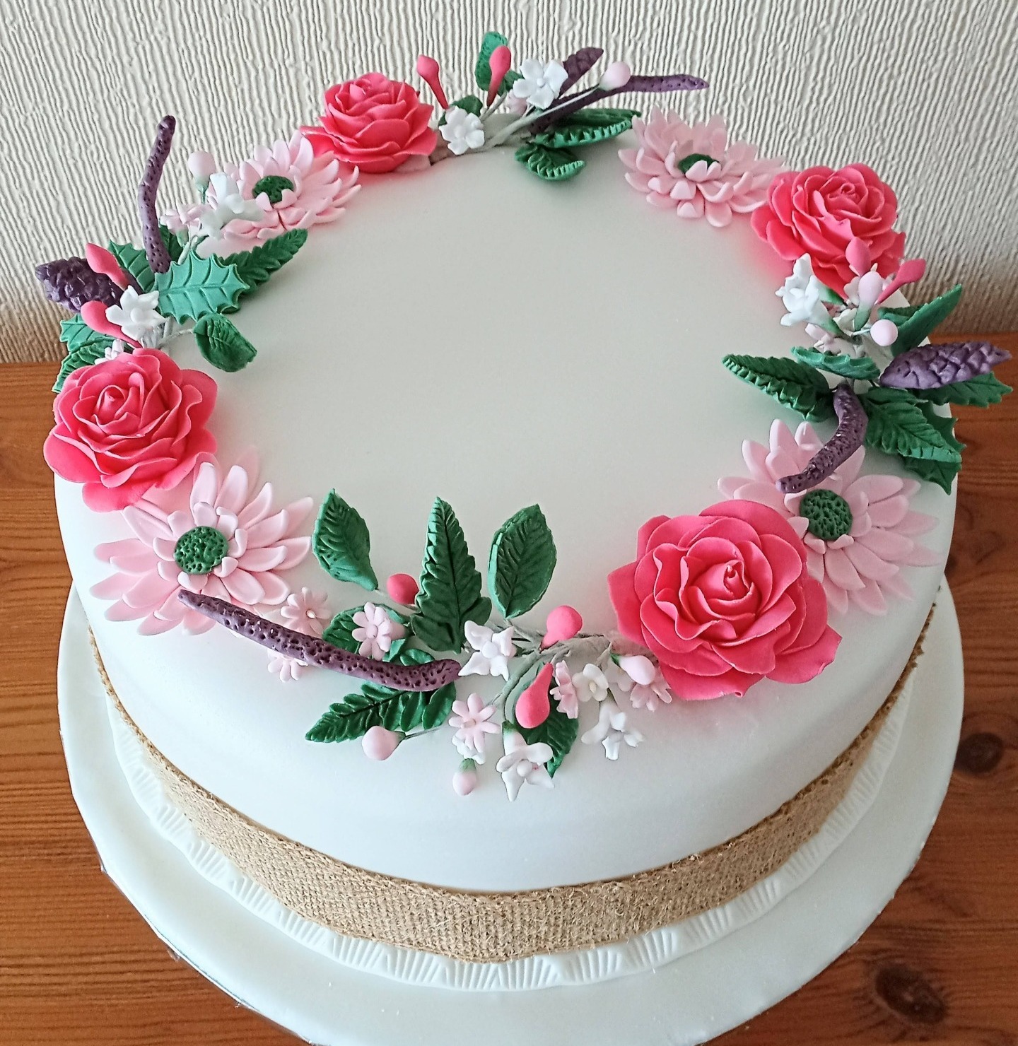 10 inch single tier wedding cake with sugar flowers