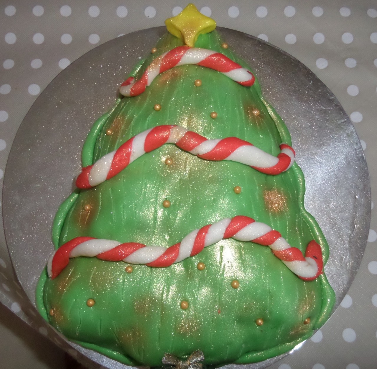 christmas tree novelty cake