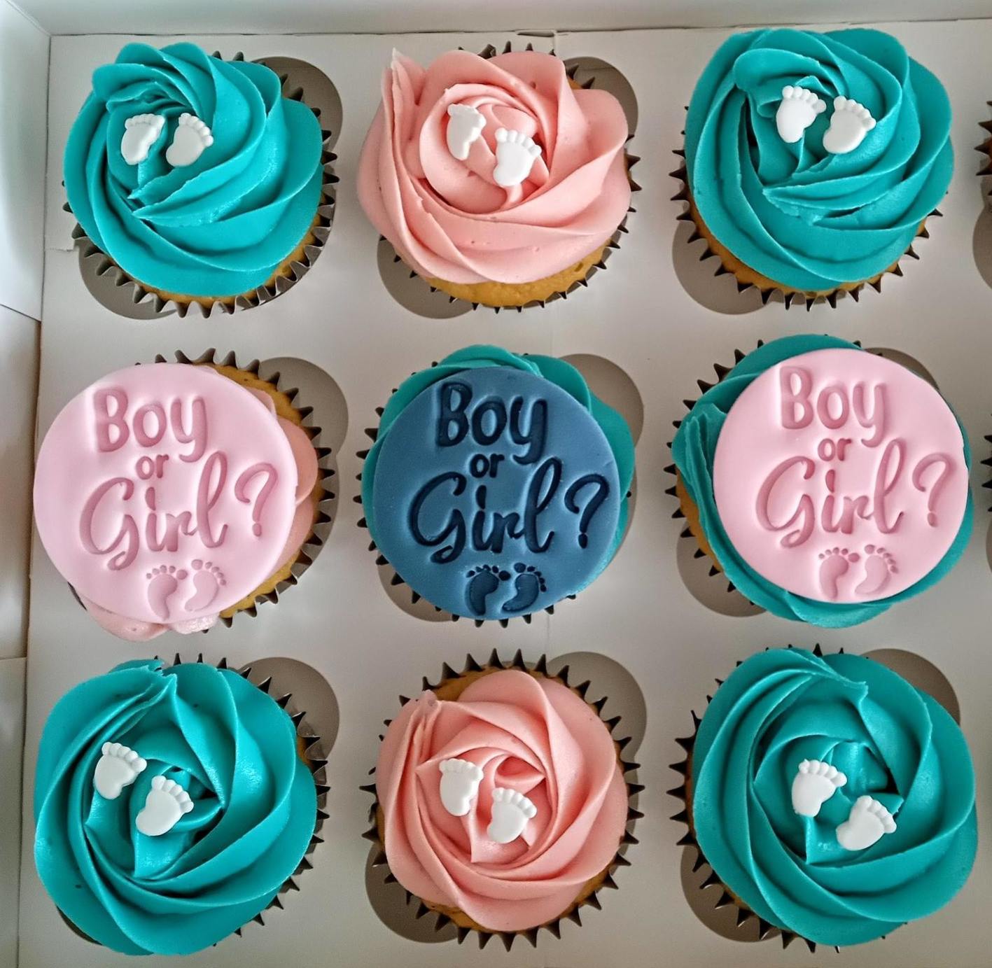 Gender reveal babyshower cupcakes