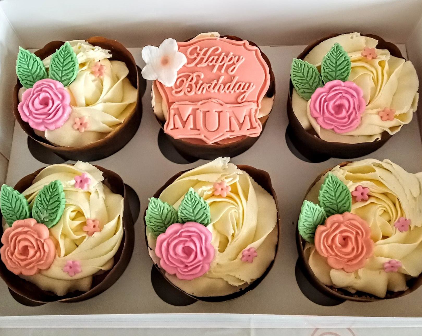 Happy birthday mum, floral cupcakes