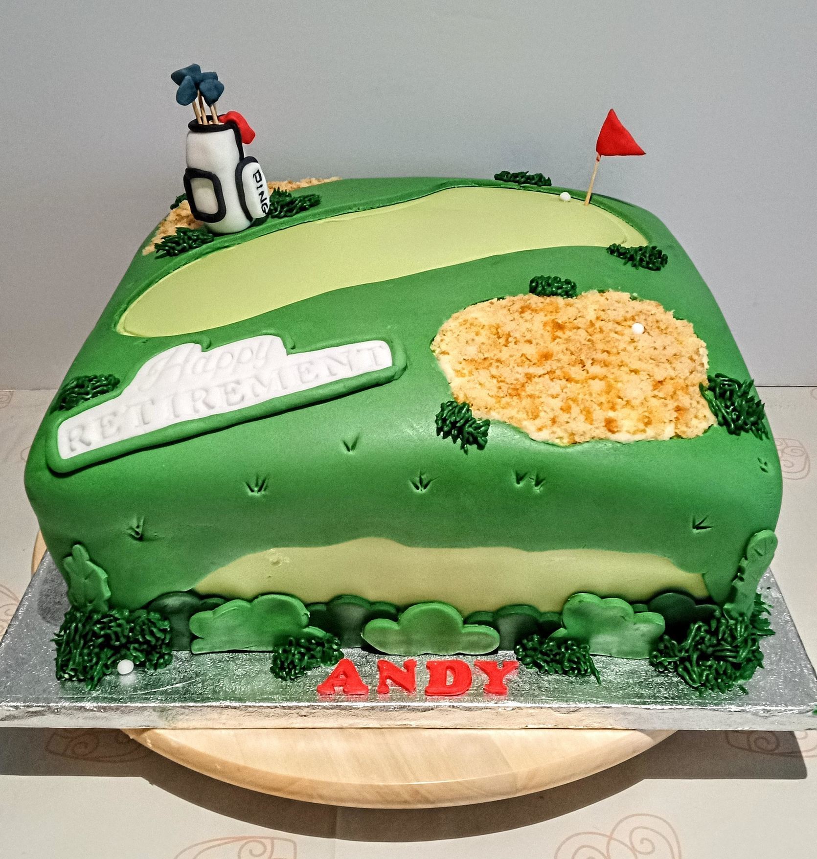 Man,s retirement golf themed cake
