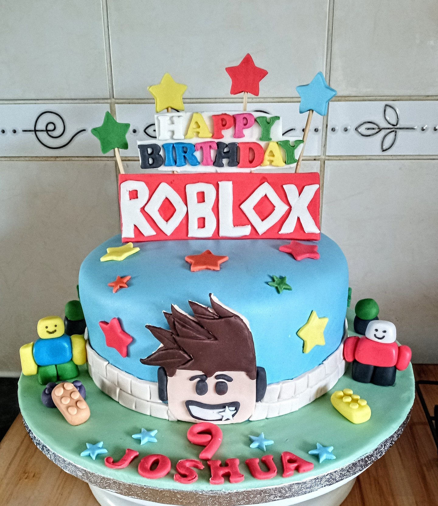 A "Roblox computer game" inspired cake