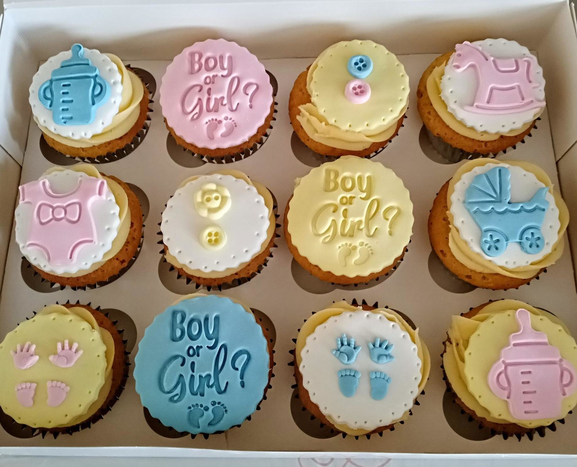 Pastel colours babyshower cupcakes