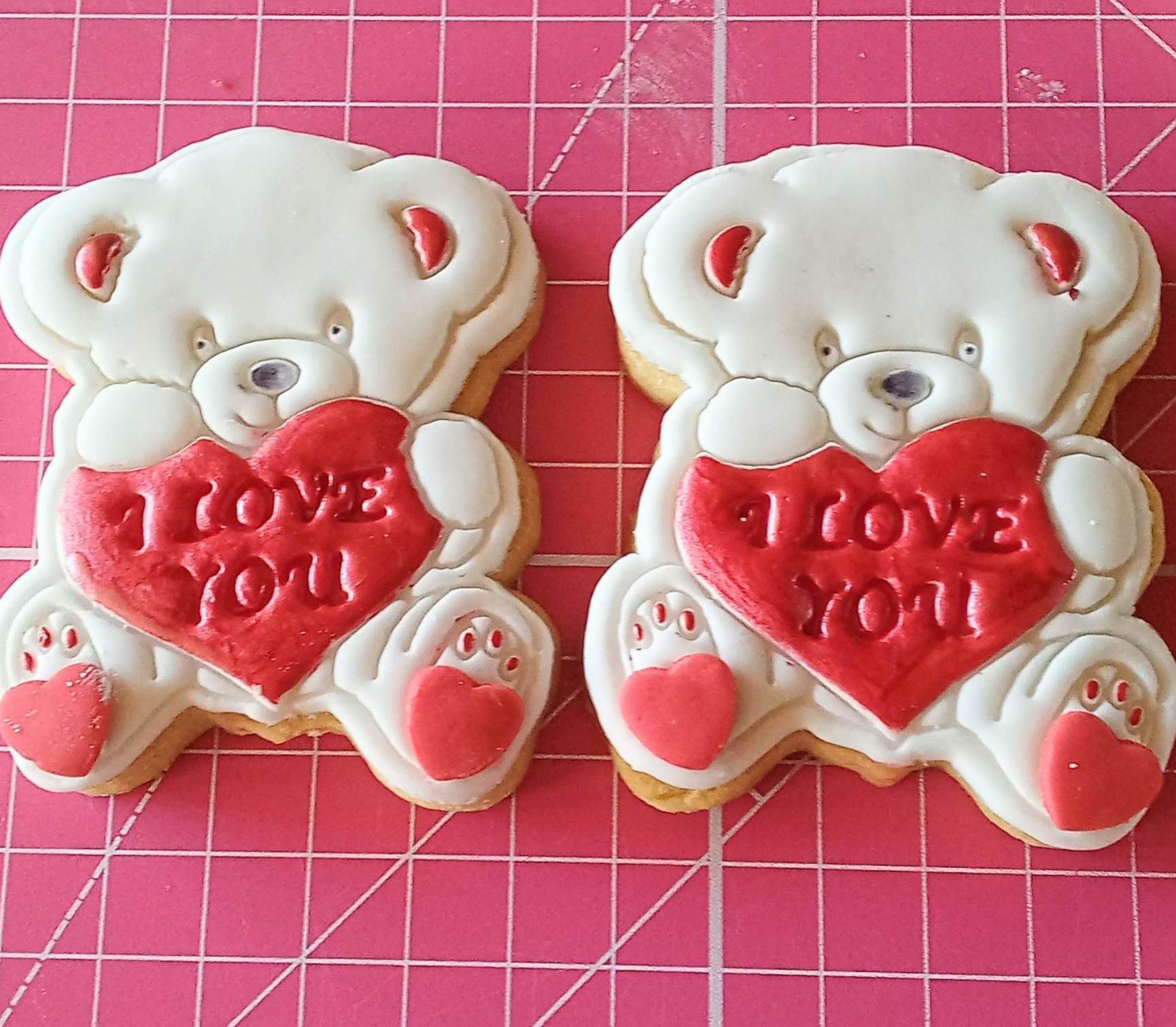 "I love you" valentines cookie bear