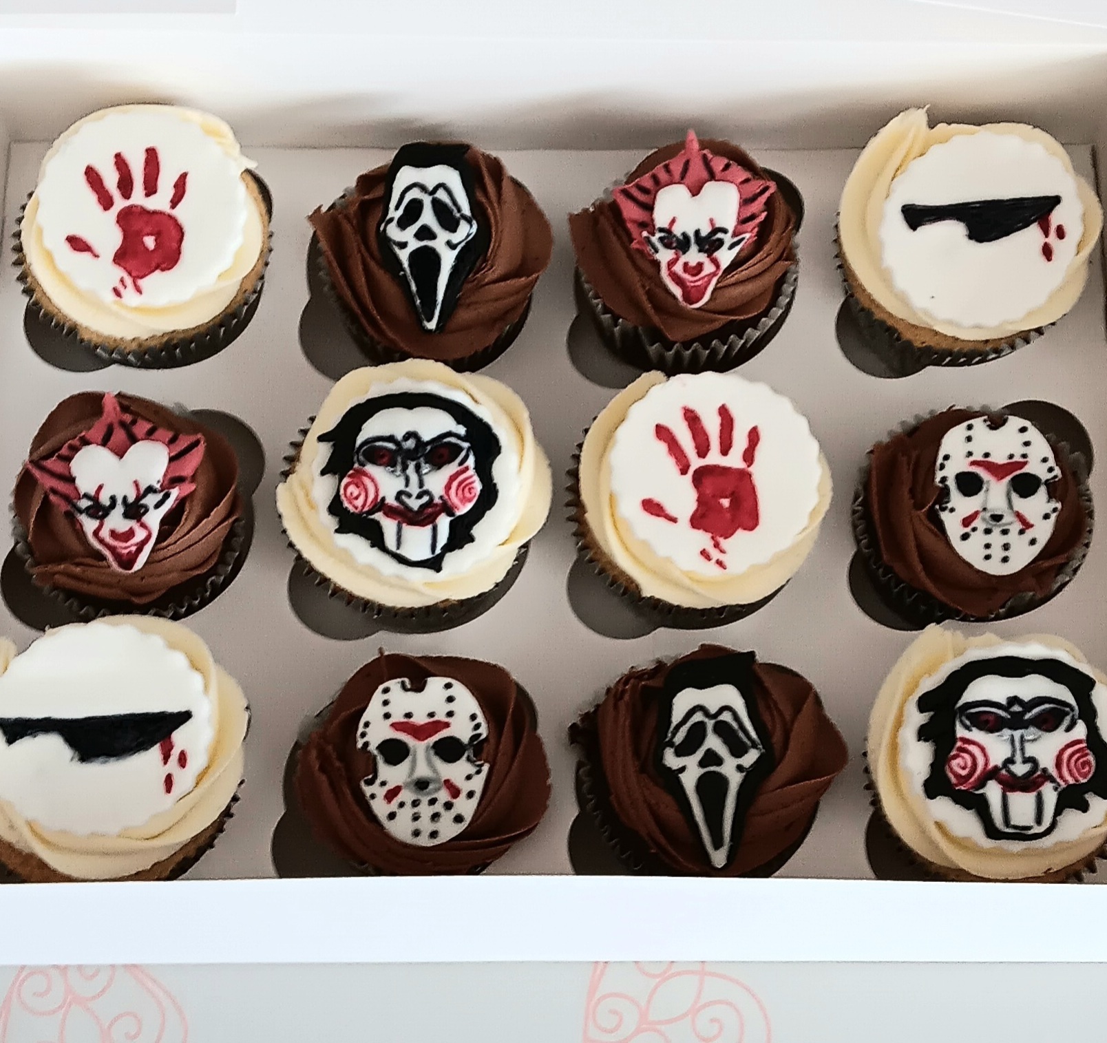 "Scary Movie" inspired halloween cupcakes