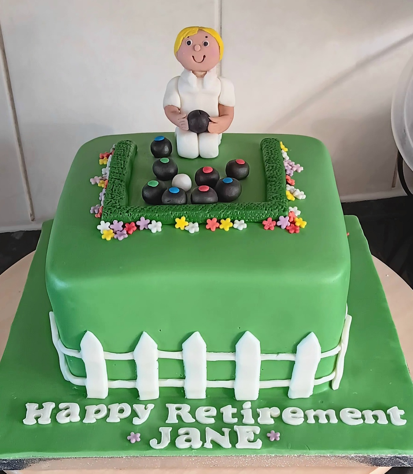 Ladies Lawn bowls themed retirement cake