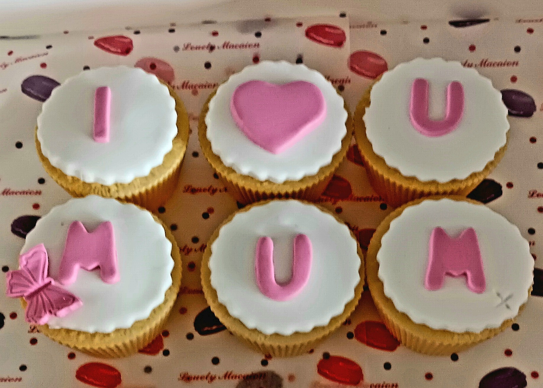 "I love you mum"  mothers day box of cupcakes