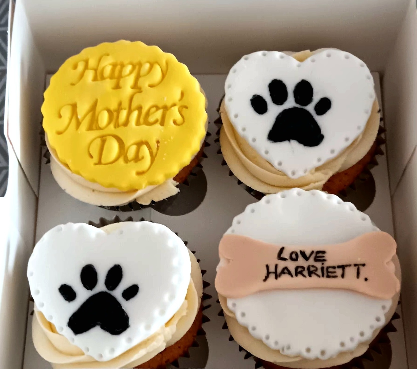 "Doggy" Mothers day inspired cupcakes