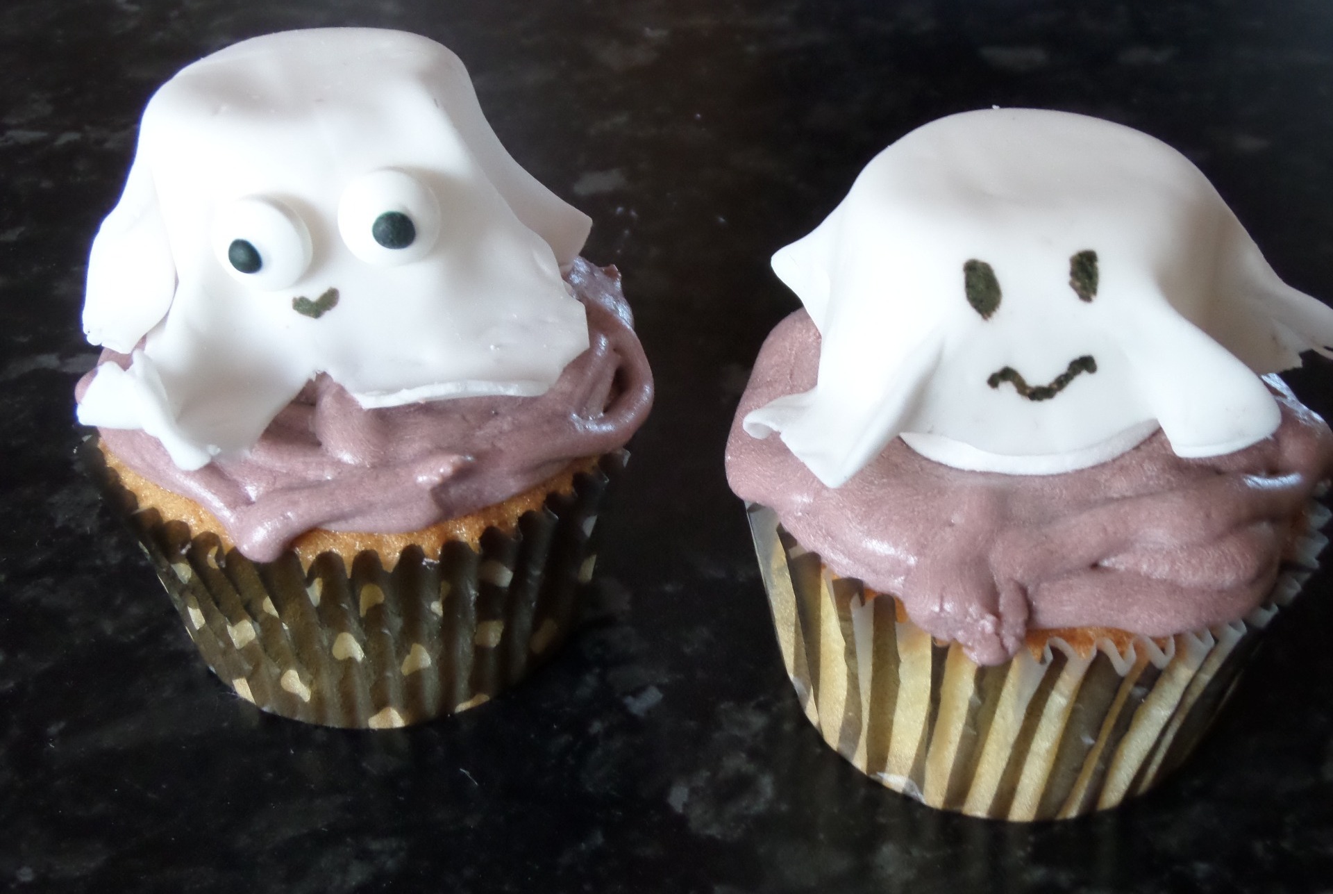 marshmallow ghosts cupcake