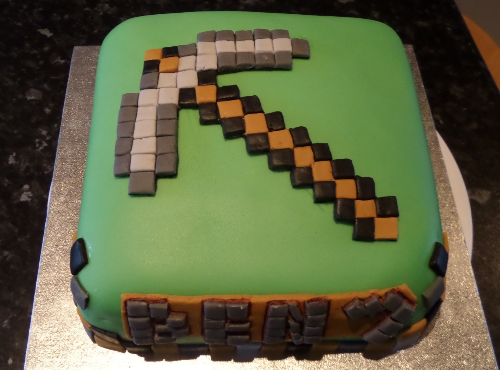 minecraft inspired cake 1